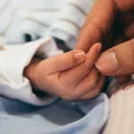 Alocații pentru nou-născuți de la prima zi! Proiectul de Lege care adresează inegalitatea în alocații