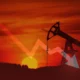Scade prețul petrolului după atacul Iranului, cât a ajus să coste un baril