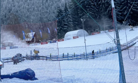 Poiana Brașov se transformă în paradisul schiorilor! Zăpada artificială deschide sezonul de iarnă