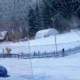 Poiana Brașov se transformă în paradisul schiorilor! Zăpada artificială deschide sezonul de iarnă