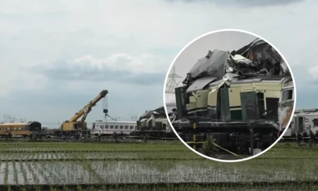 Tragedie pe șine! Trei morţi şi 28 de răniţi după coliziune a două trenuri