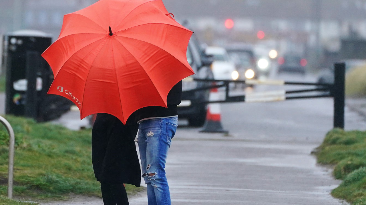 Alertă! Vânt puternic de peste 100 km/h în 18 județe până duminică dimineața - Vezi lista completă!