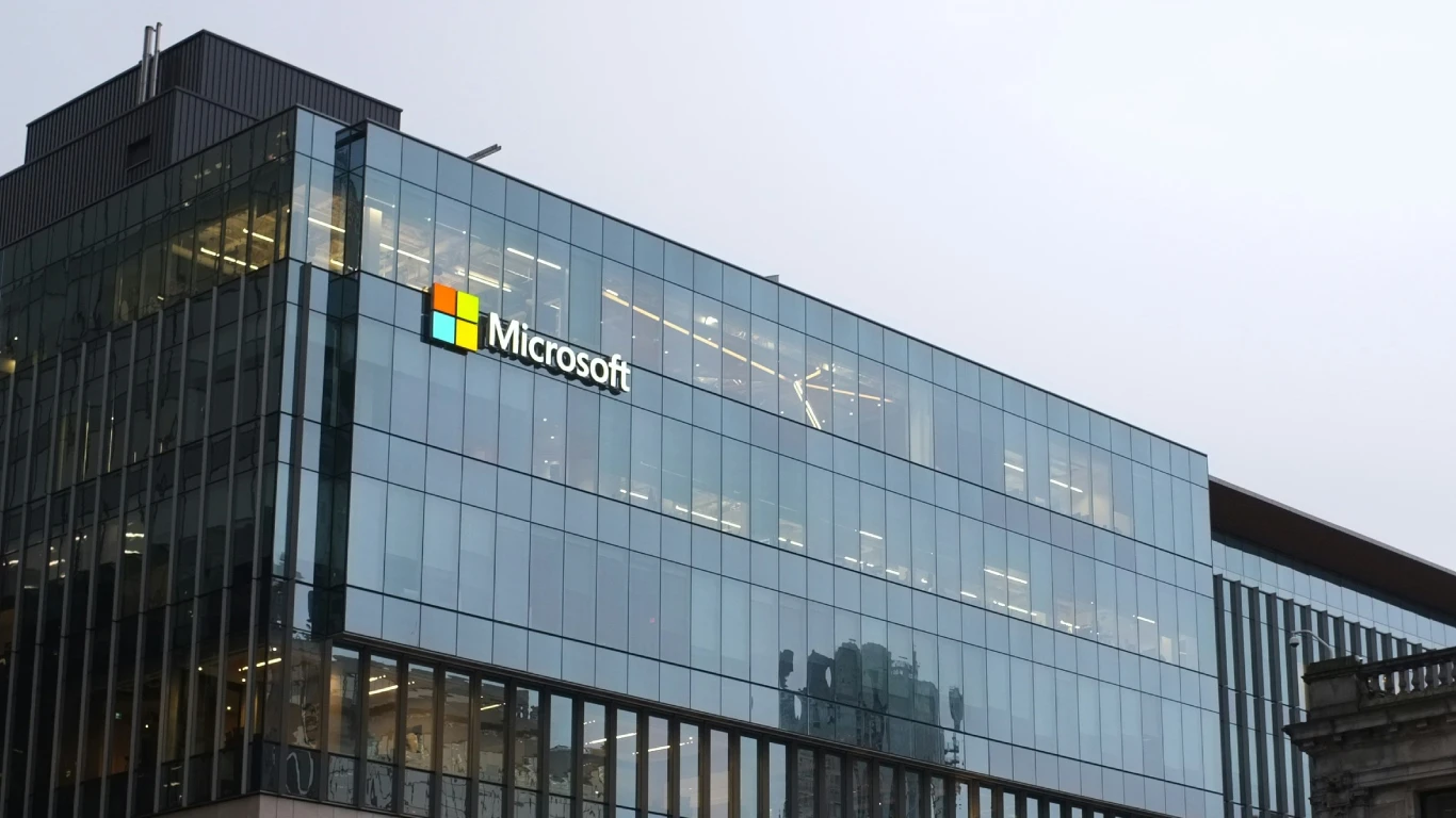 Atac cibernetic al grupului rus Nobelium asupra Microsoft: secrete dezvăluite!