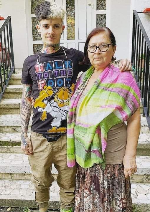 Supraviețuitorul Zanni: Povestea emoționantă a orfanului devenit vedetă la Survivor România, grație femeii care i-a devenit mamă