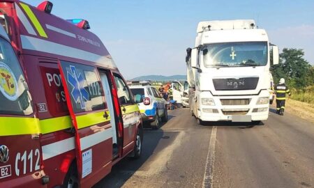 Planul Roșu activat în Satu Mare: accident între un camion și un microbuz cu zece persoane