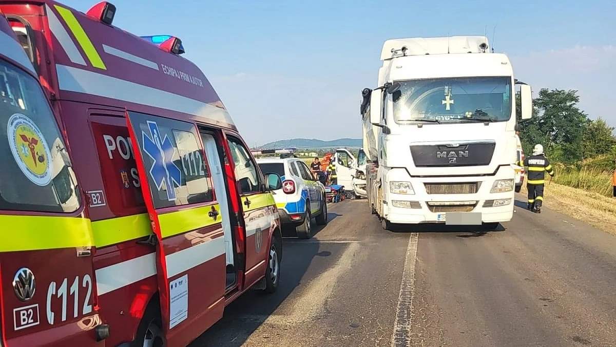 Planul Roșu activat în Satu Mare: accident între un camion și un microbuz cu zece persoane