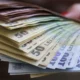 Peste 200.000 de români primesc bani de la stat! Iată cum poți beneficia și tu de 880 lei lunar!