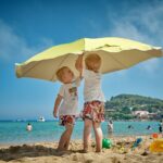 Protecția solară la copii: recomandări utile pentru orice părinte