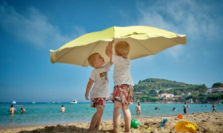 Protecția solară la copii: recomandări utile pentru orice părinte