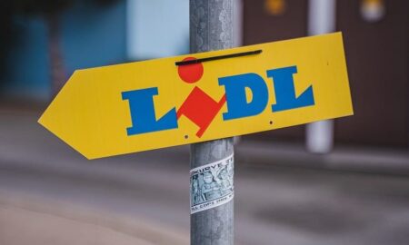 Hoțul de la Lidl care fură doar un anumit produs. Angajații din supermarket l-au identificat, iar autoritățile l-au prins de două