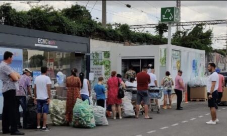 Românii vor primi mai mulți bani pentru sticlele reciclate!