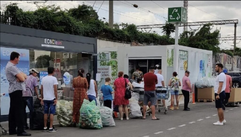 Românii vor primi mai mulți bani pentru sticlele reciclate!