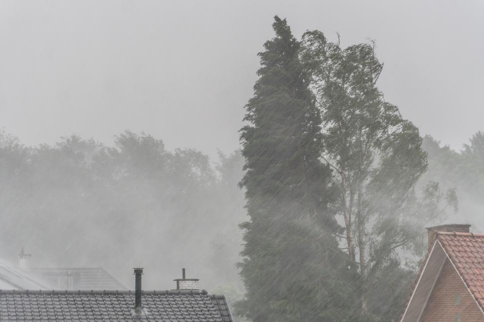 Alertă meteo ANM de vreme rea! Se schimbă vremea în aproape toată țara. Cod portocaliu și galben de ploi torențiale