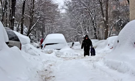 România ar putea fi lovită de o iarnă grea, cu ninsori abundente. Ce au observat meteorologii în legătură cu vortexul polar