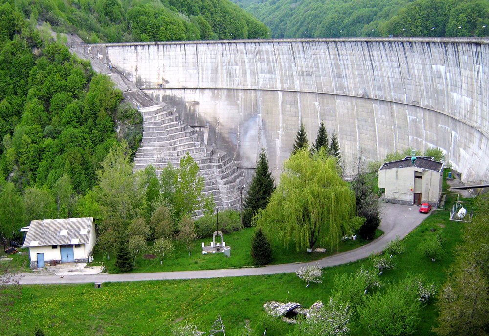 Descoperă Lacul Paltinu: Oază de Relaxare între Munți la Doar o Oră de București!