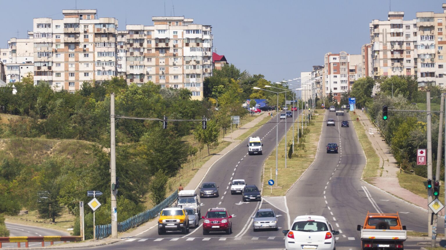 Decizie din 1 ianuarie 2025 pentru românii cu mașini pe benzină sau motorină. Statul îi obligă la plată