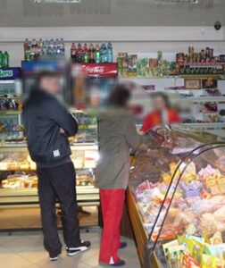 DIALOG MEGA-AMUZANT ÎNTR-O ALIMENTARĂ DIN VASLUI, ÎNTRE VÂNZĂTOARE ȘI O CLIENTĂ ROMÂNCĂ