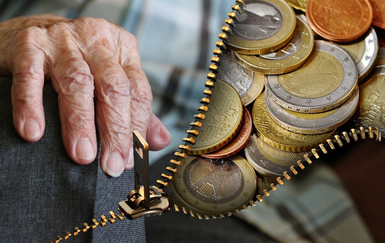 Veste nesperată pentru pensionarii cu venituri mici! Ce se întâmplă cu pensiile lor