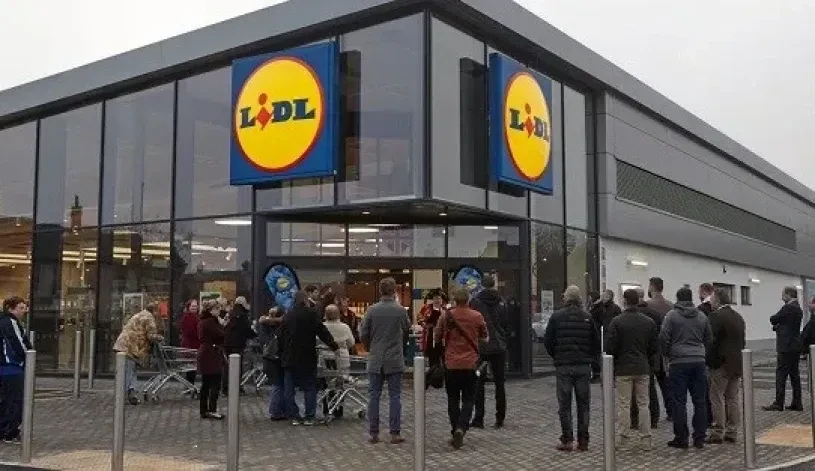 Cozi la Lidl de luni, 3 februarie 2025. Ce apare în rafturile magazinelor din România la început de săptămână